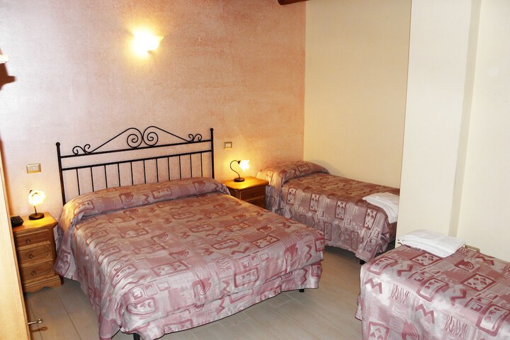 Room 12 of 32