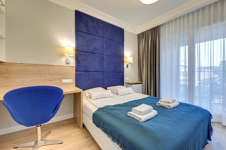 Room 4 of 125