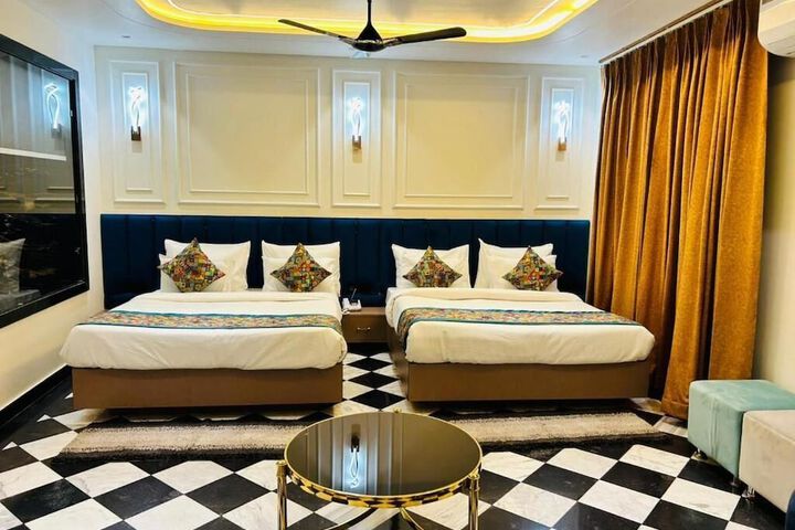 Room 2 of 28