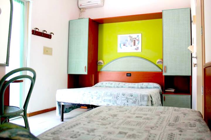 Room 8 of 37
