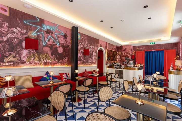 Lounge 124 of 141
