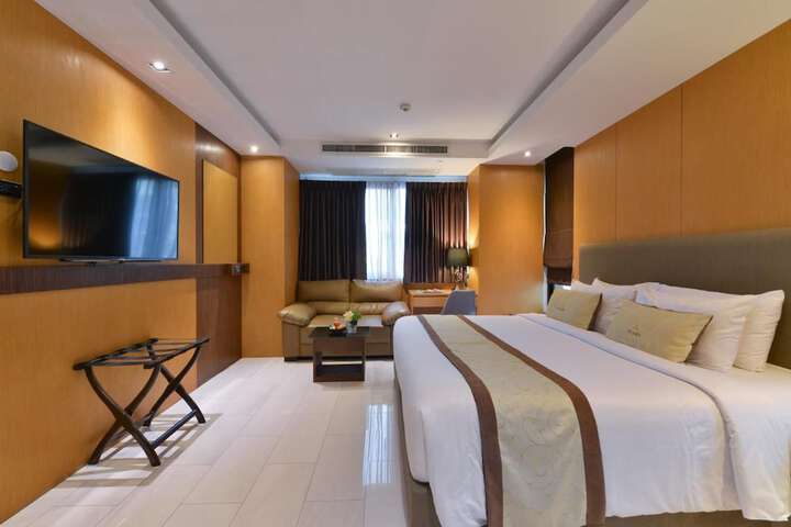 Room 10 of 44