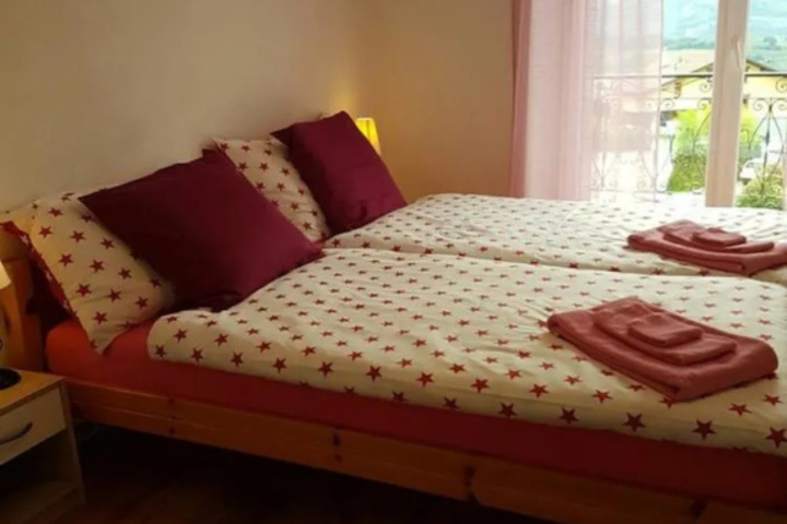 Room 4 of 11