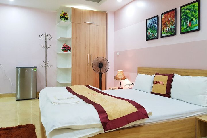 Room 12 of 37