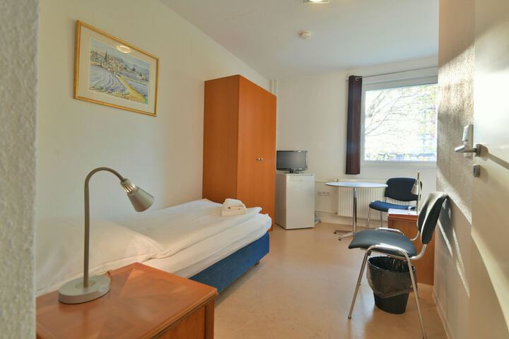 Room 8 of 30