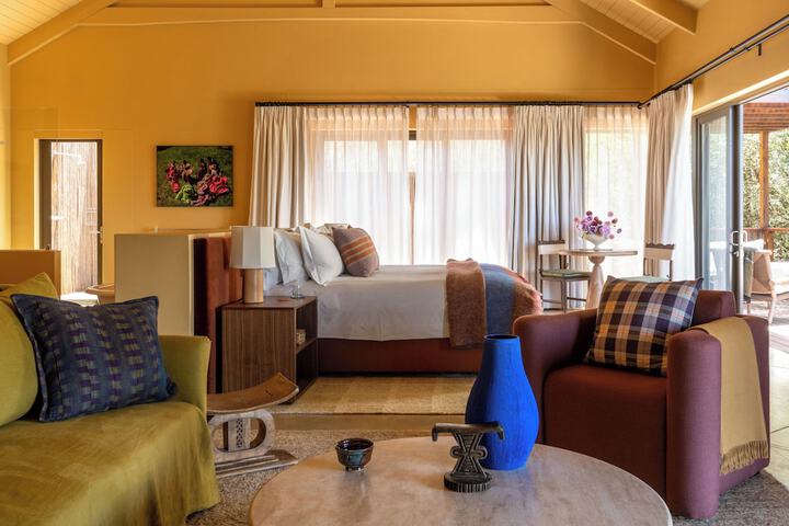 Room 4 of 28