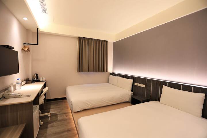 Room 53 of 79