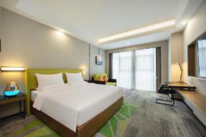 Room 18 of 18