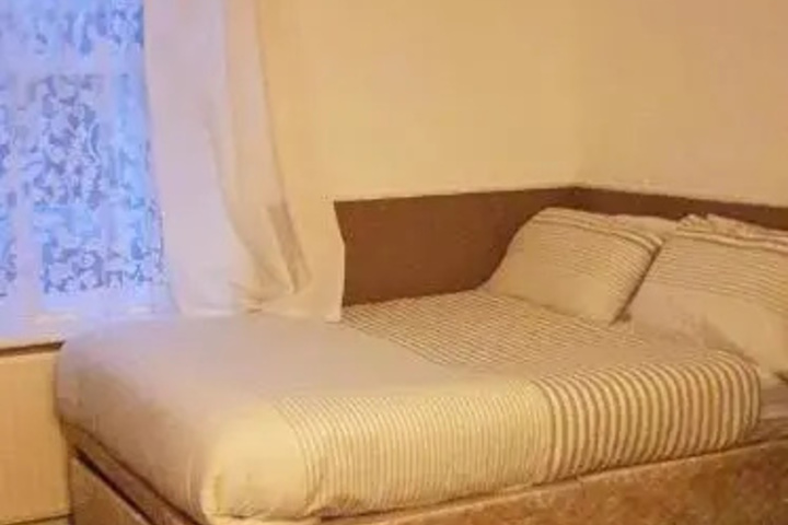 Room 7 of 8