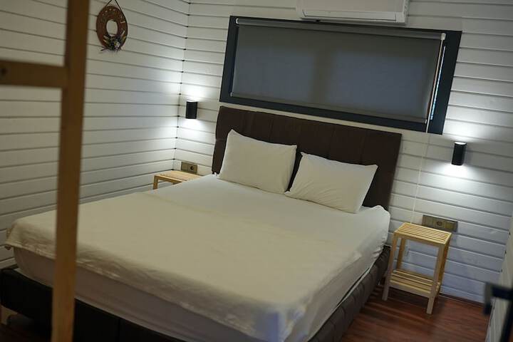 Room 16 of 37
