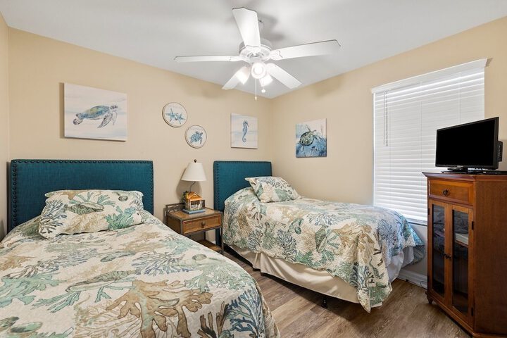 Room 5 of 28