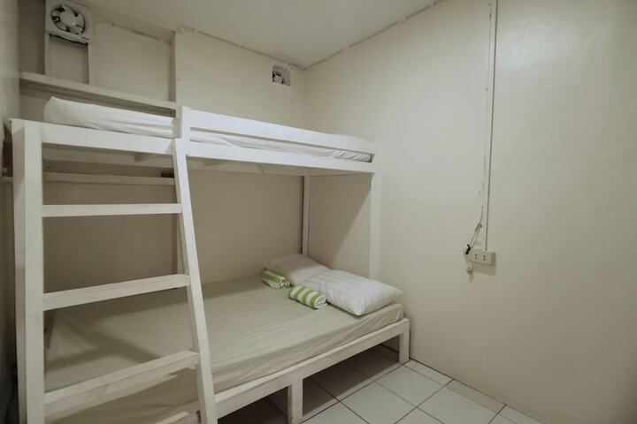 Room 10 of 52