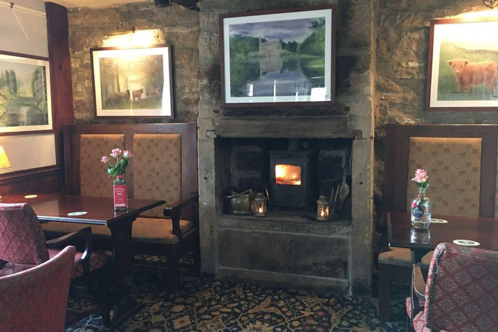 THE HARE AND HOUNDS COUNTRY INN