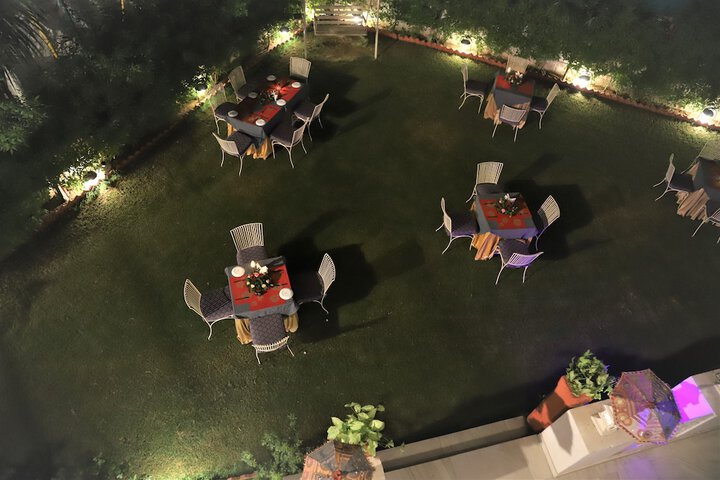 Dining 90 of 97