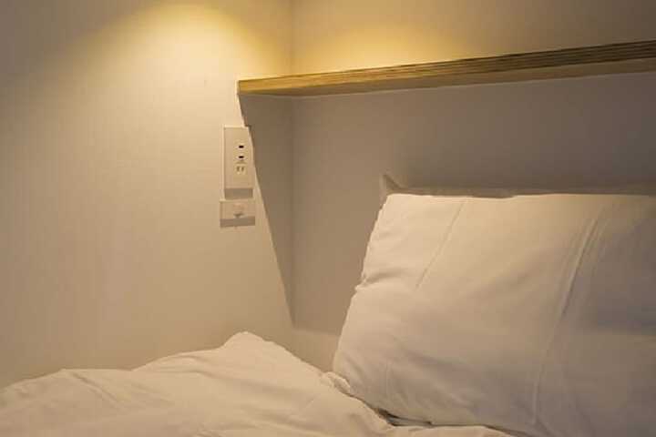 Room 10 of 42