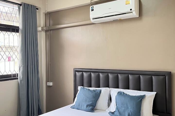 Room 3 of 27