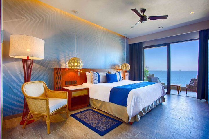 Room 10 of 599