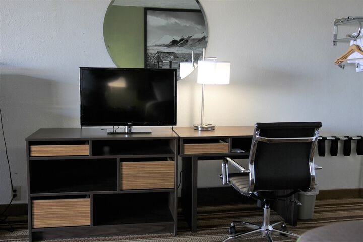 Room 13 of 38
