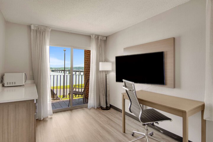 1 King Bed Suite (22 of 24)