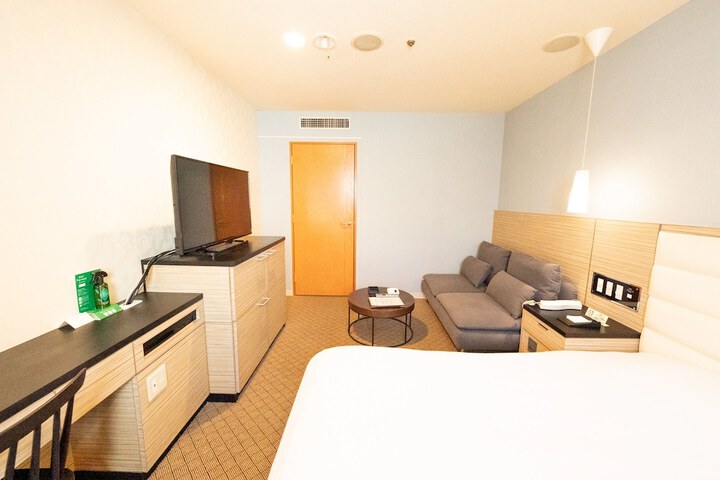 Room 165 of 239