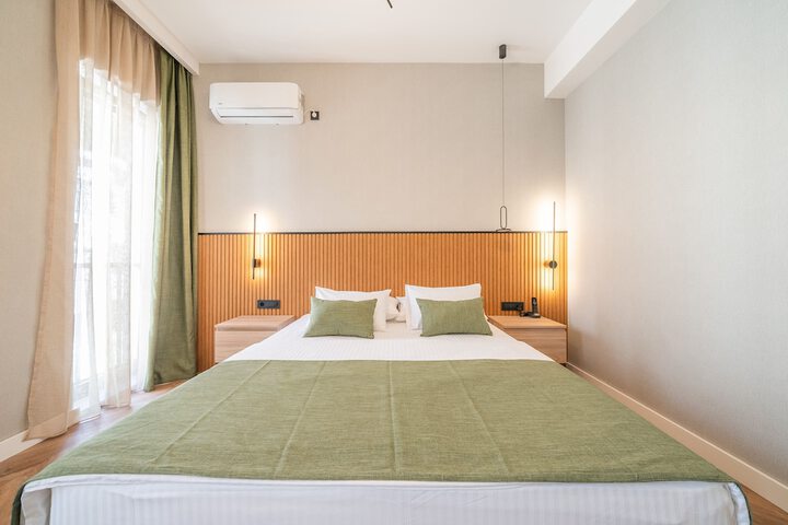 Room 32 of 168