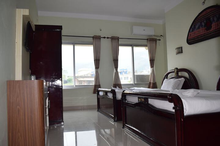 Room 5 of 33