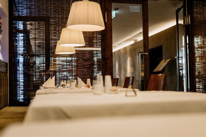 Dining 38 of 45