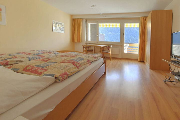 Room 3 of 39