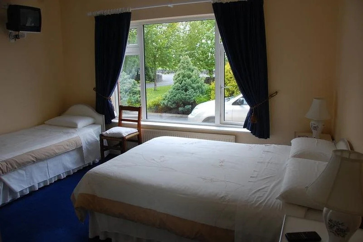 Room 4 of 5