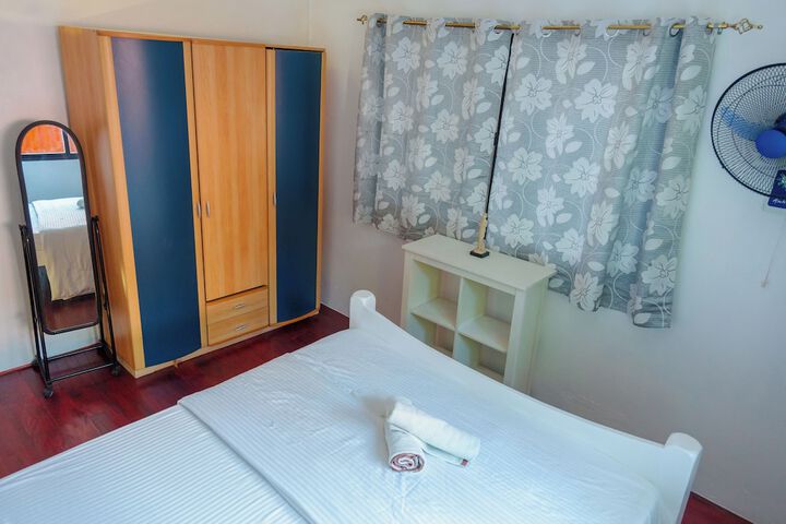 Room 6 of 30