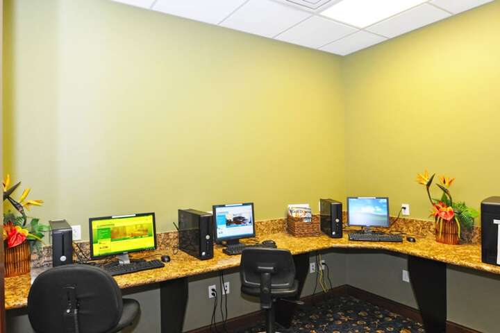 Business Center 21 of 26