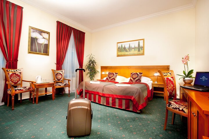 Room 6 of 61