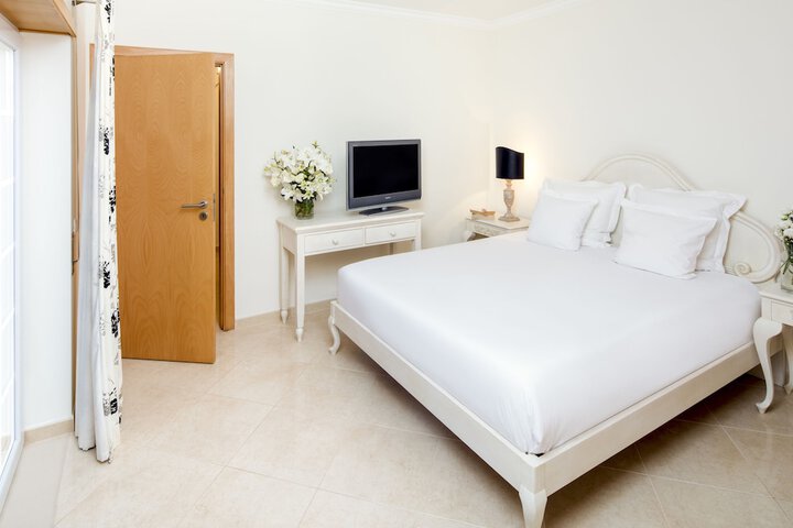 Room 15 of 158