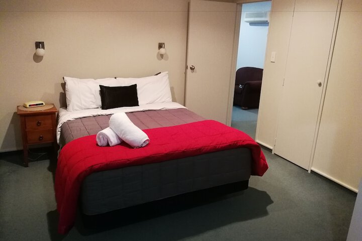 Room 26 of 100