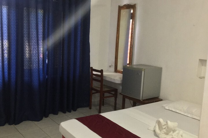 Room 6 of 18