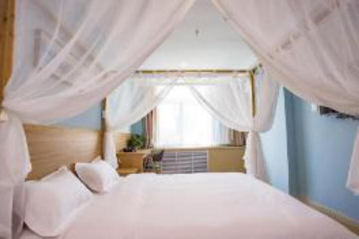 Room 5 of 7