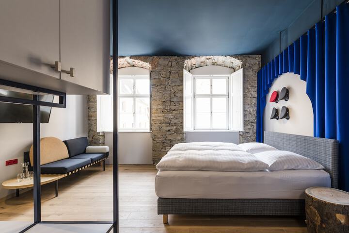 Room 17 of 50