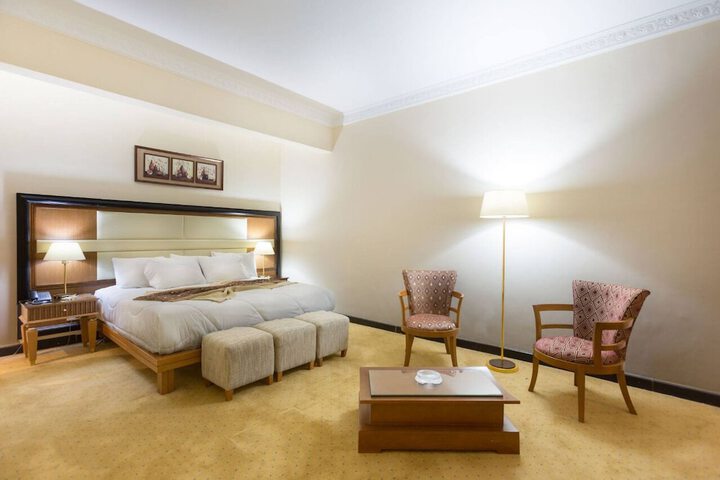 Room 4 of 16