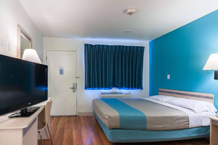 Room 10 of 34