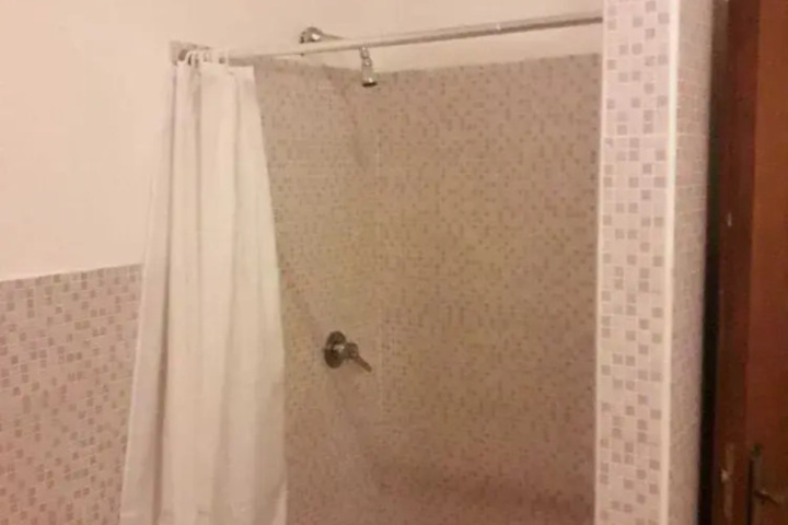 Room 7 of 16