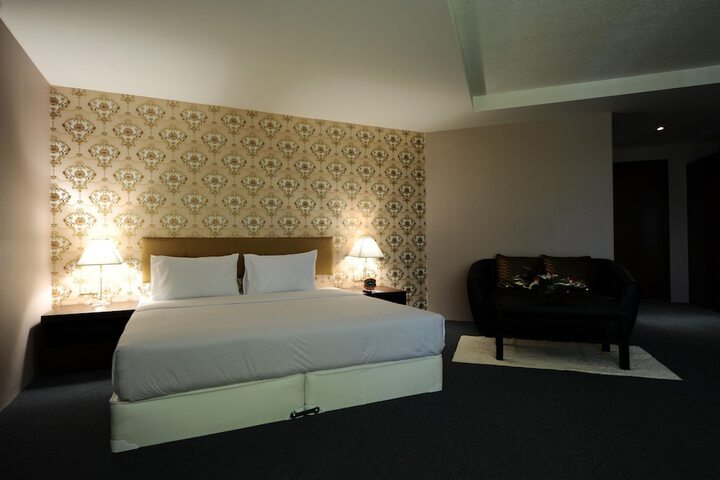 Room 10 of 26
