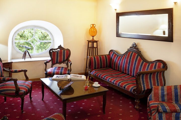 Guest Lobby
