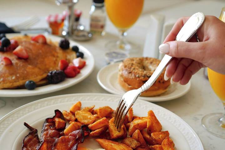 Breakfast/Coffee Service 108 of 142