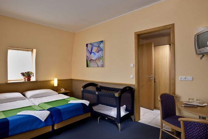 Room 10 of 36