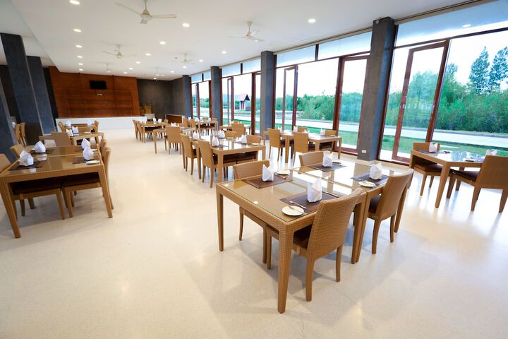Dining 60 of 70