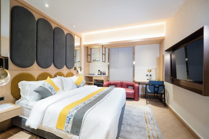 Room 2 of 8