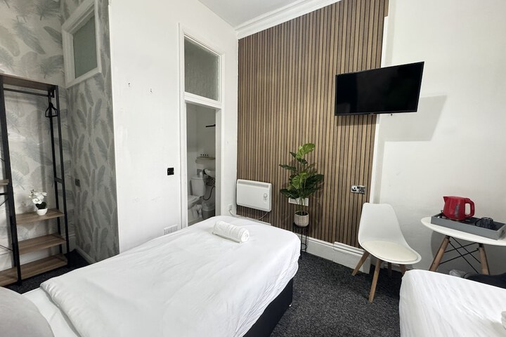 Room 17 of 283