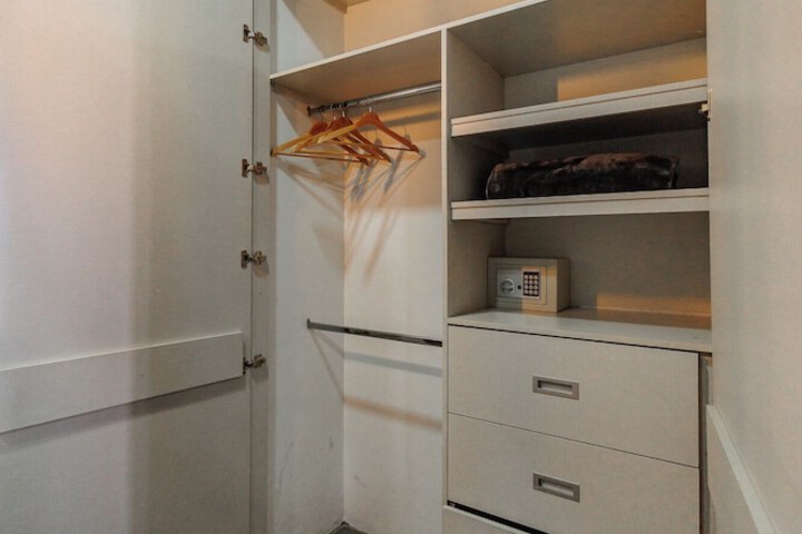 Room 103 of 230