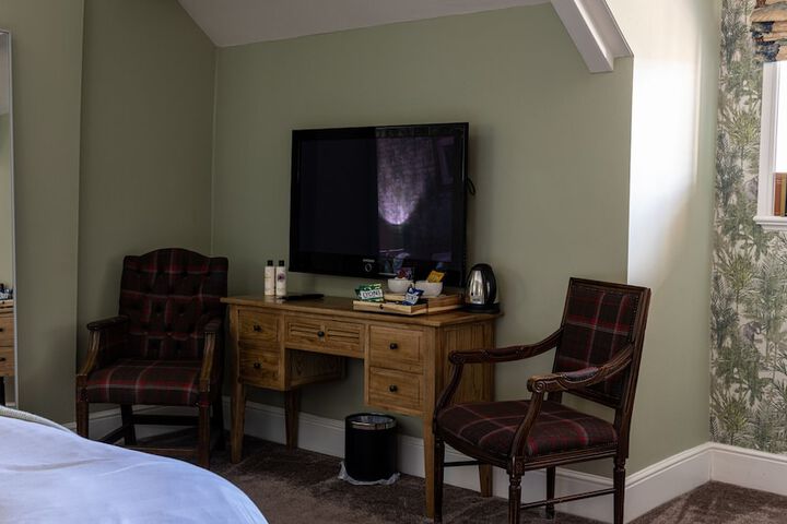Room 3 of 27