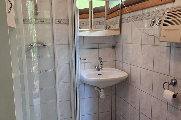Room 8 of 16